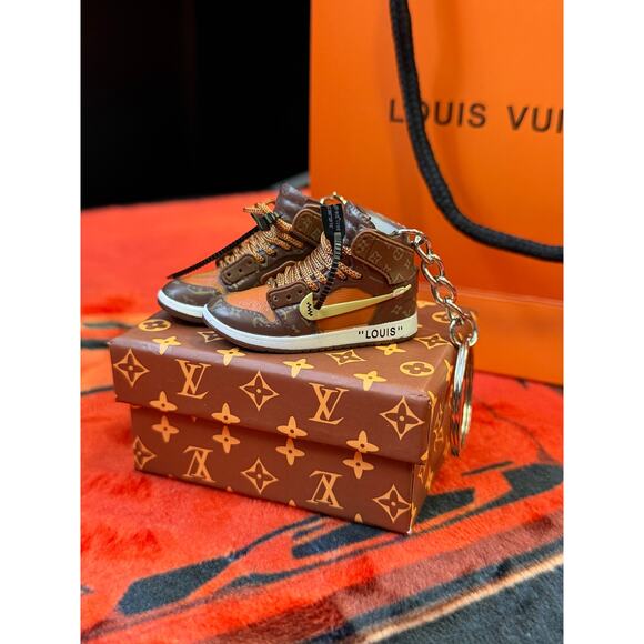 Louis Vuitton Mini Sneaker Keychain Collectable Set - Style 001 - Picture 2 of 5